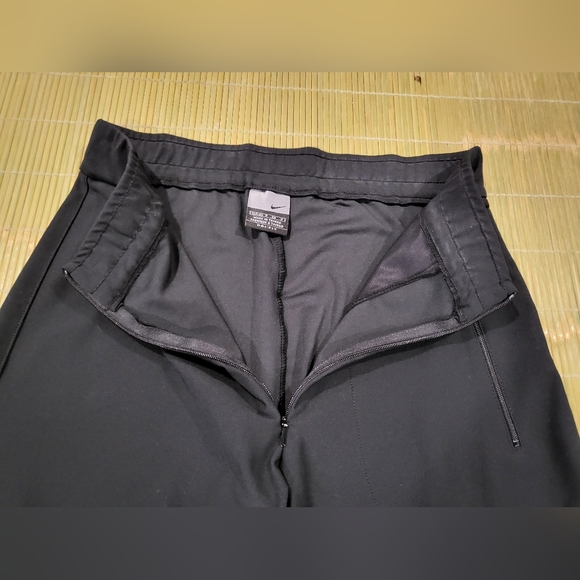 🖤 SOLD ON DEPOP 🖤Nike High Rise Zip Front Small Zip Pocket Straight Pant - Picture 5 of 10
